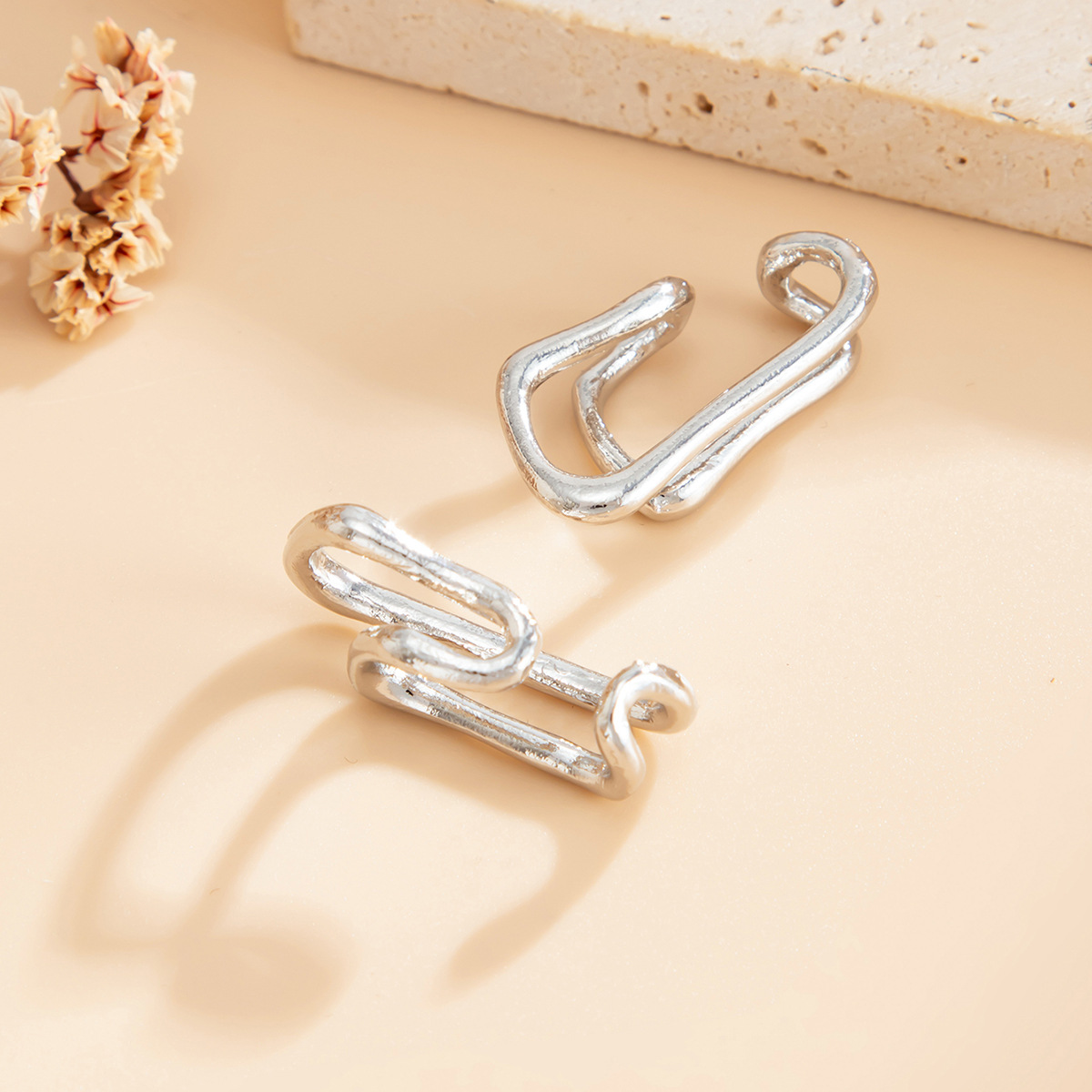 Línea creativa europea y americana en forma de C sin agujeros de orejas, abrazaderas de orejas de geometría hueca, accesorios de orejas transfronterizas