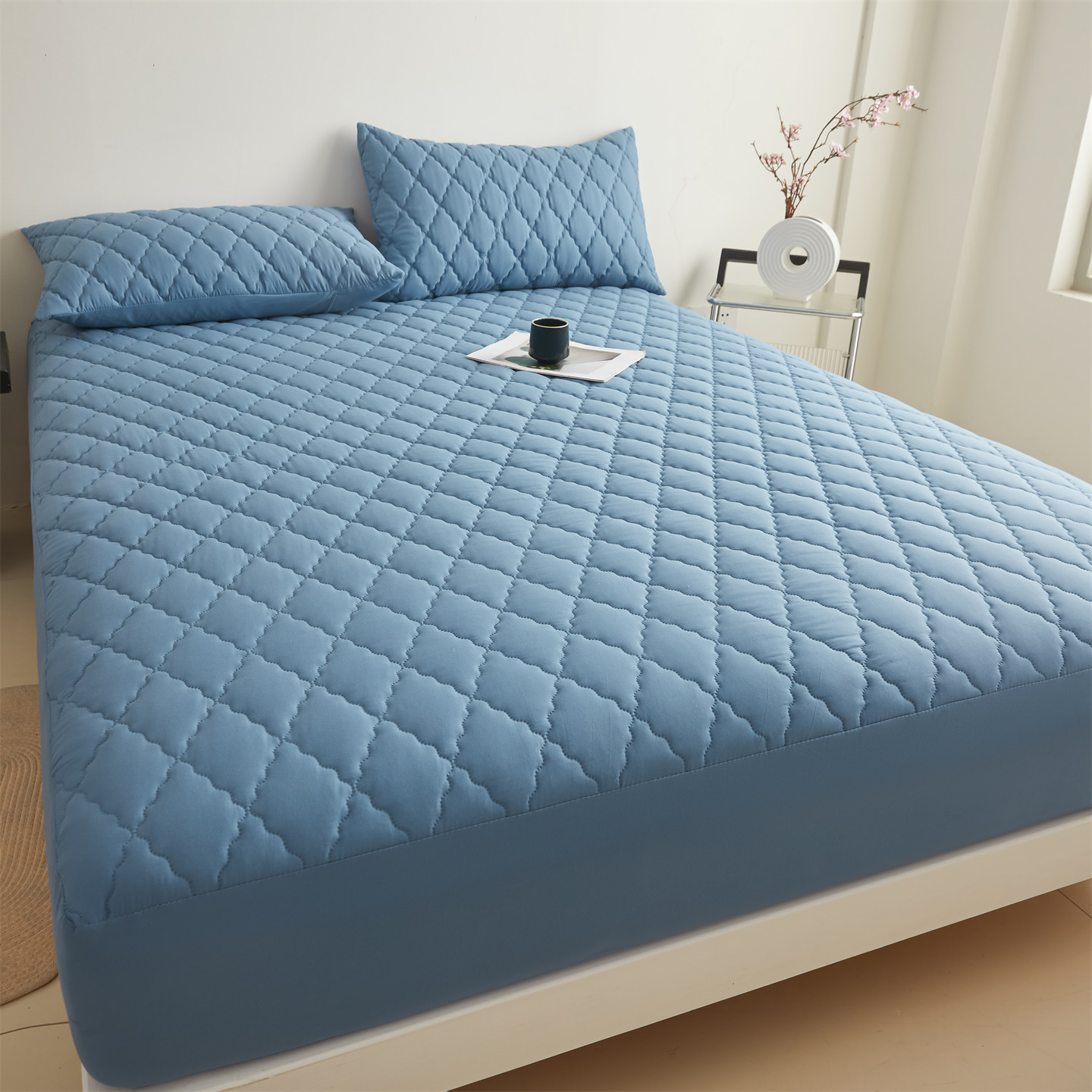 Protector de colchón impermeable con relleno de algodón, de una sola pieza gruesa, cubrecama con barrera contra orina, protector de colchón para Amazon, disponible con envío directo.