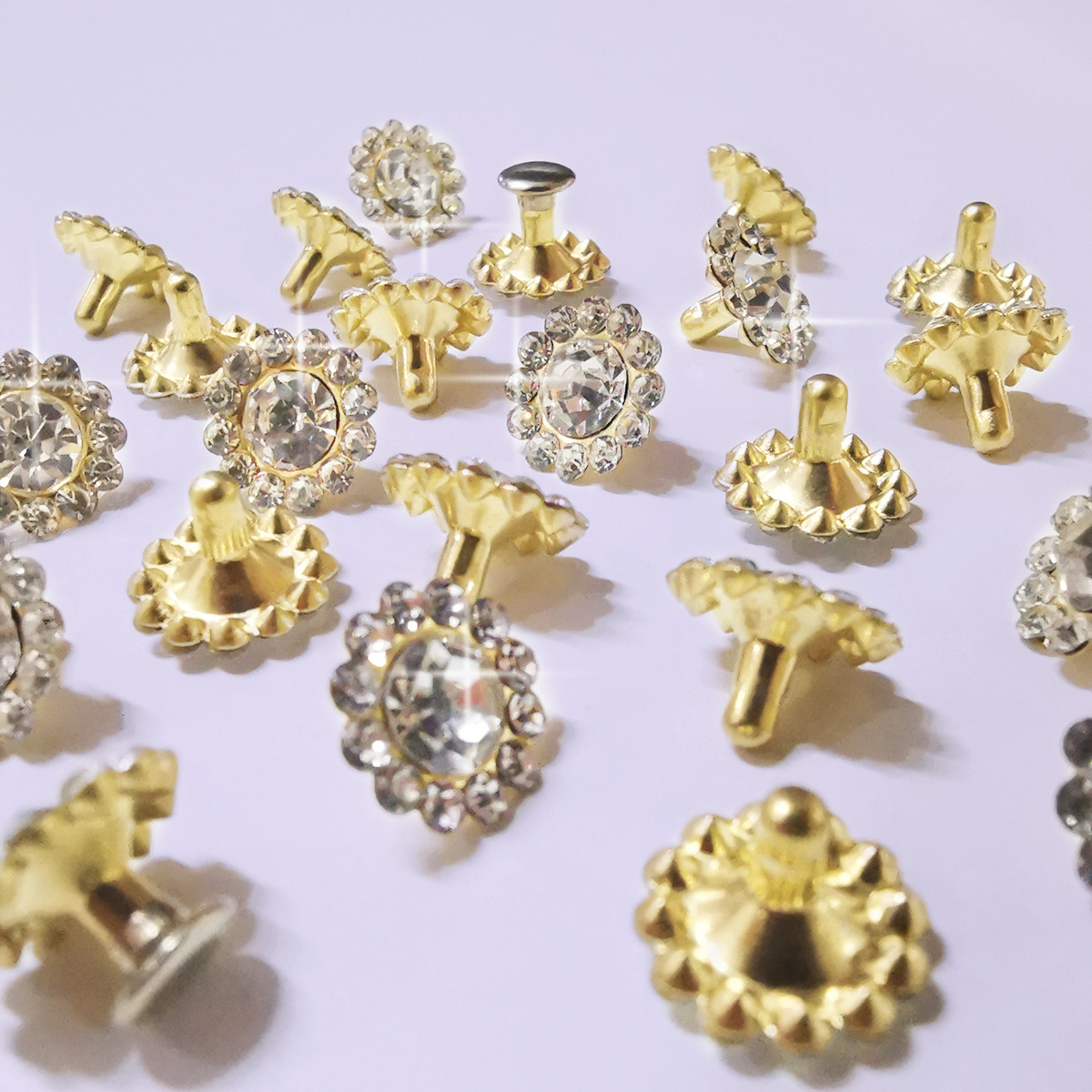 镶钻太阳花撞钉