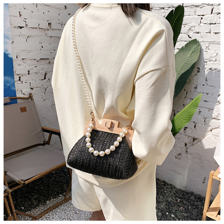 Women's Small Straw Solid Color Streetwear Pearls Lock Clasp Straw Bag display picture 2