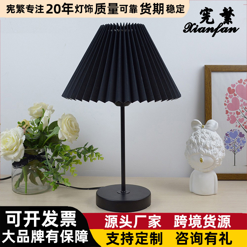 Moderno minimalista dormitorio metal pequeña lámpara de mesa Europea personalidad de la moda caliente estudio creativo sala de estar lámpara de noche led