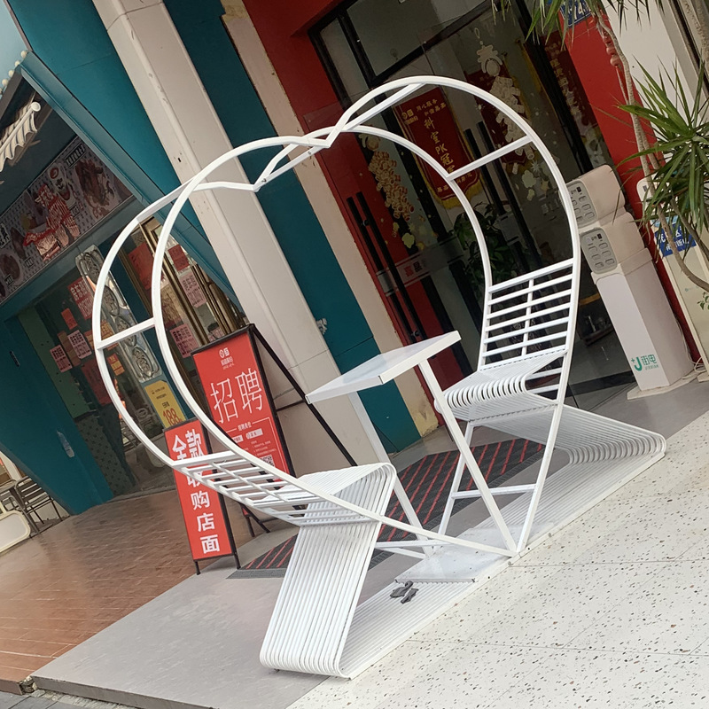 Outdoor love swing chair courtyard decoration scenic spot Internet celebrity scenic spot B & B decoration restaurant couple heart-shaped table and chair Outdoor love swing chair courtyard decoration scenic spot Internet celebrity scenic spot B & B decoration restaurant couple heart-shaped table and chair
