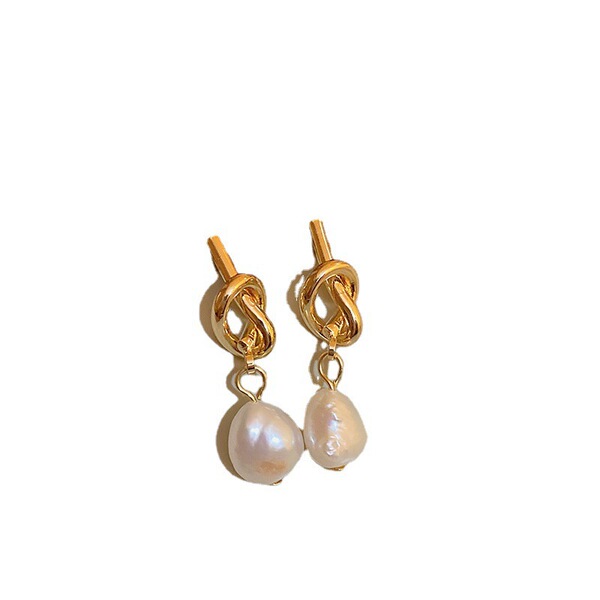 Fashionable design earrings from pearl