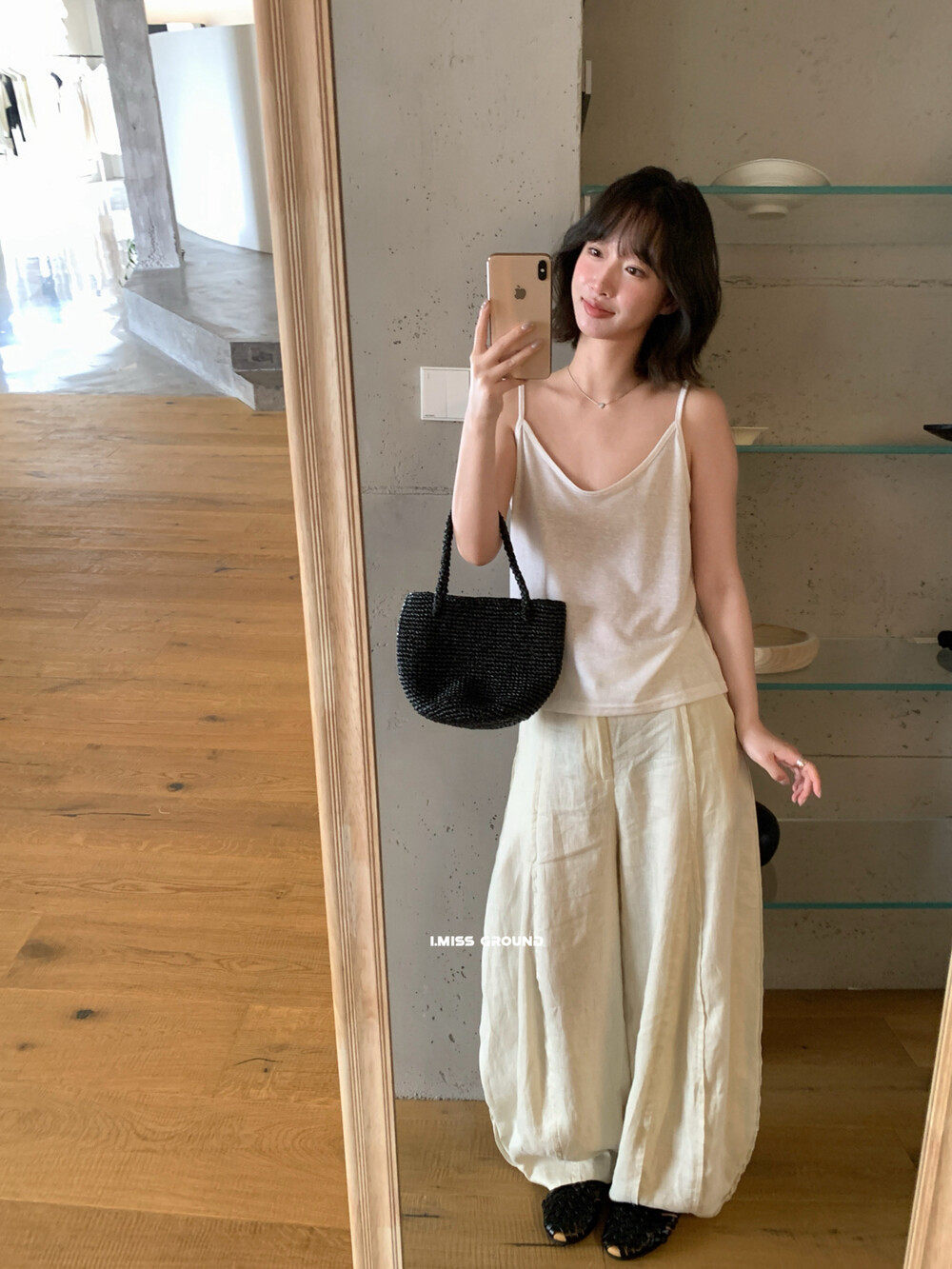 Áo hai dây V  nữ chất liệu Lyocell mềm mại, phong cách Hàn Quốc, mặc trong hoặc ngoài, không tay — màu đen, Xanh nước biển, Dưa lưới, Hồng cam chi tiết 4