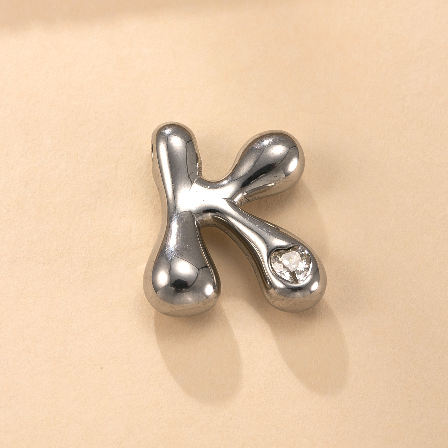 Colgante único transfronterizo de joyería de acero inoxidable fundición con incrustaciones de diamantes de color 26 letras accesorios de collar moda simple pulsera briy