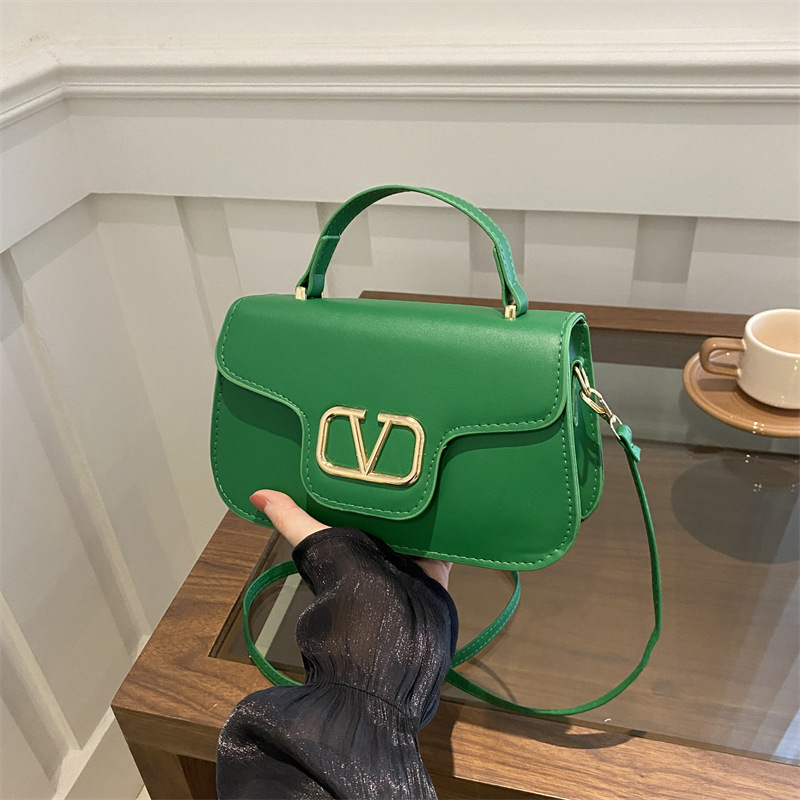 Textura de alta calidad Cadena de gas extranjero Bolso de locomotora de charol Mujer 2024 Nuevo nicho Bolso cuadrado pequeño de mensajero de un solo hombro