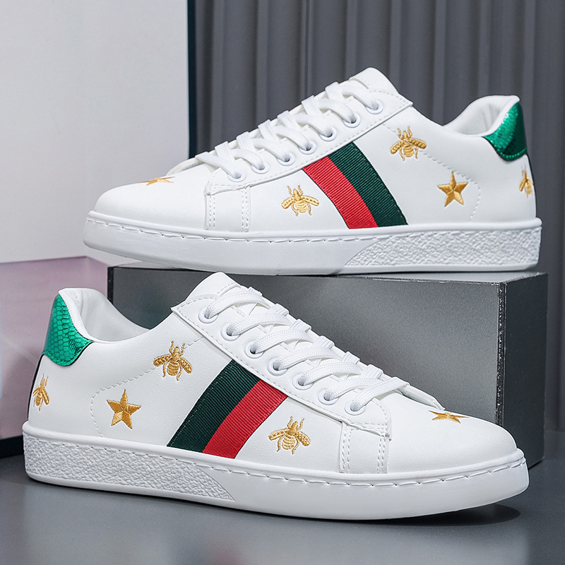 Sneakers casual da uomo bianche con ricamo ape e strisce_voghion.com