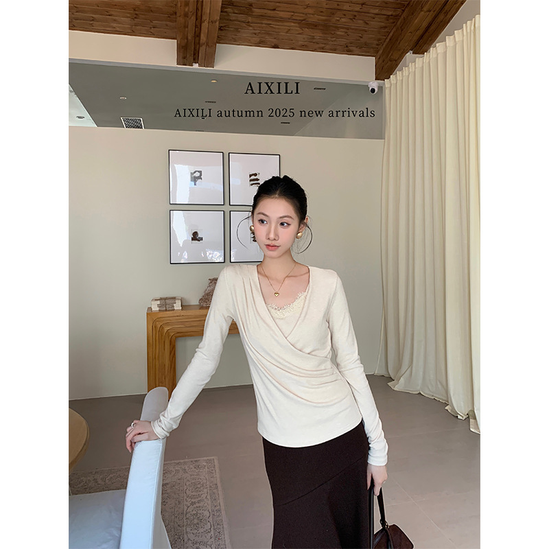 爱西里2025冬气质氛围感蕾丝拼接假两件收腰设计长袖针织衫15599
