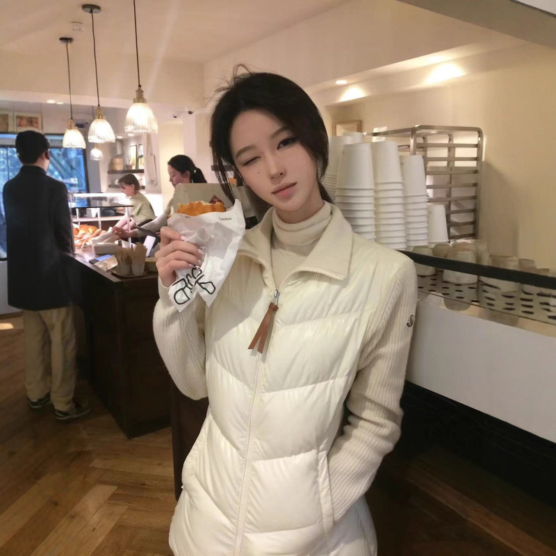 欧洲站蒙家羽绒服新款女短款立领保暖休闲显瘦针织袖拼接白鹅绒|undefined