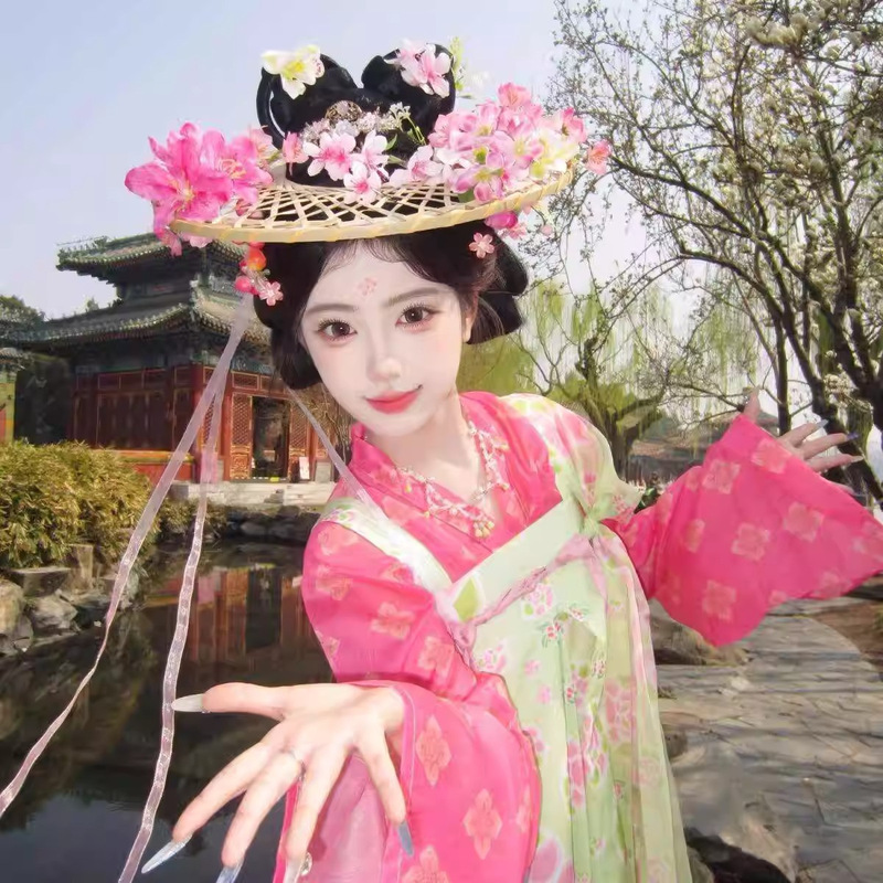 Original Hanfu in Tang-Style, Improved Jacquard Print Floral Shirt, Traditional Hanfu Skirt, Super Fairy-Like Ancient Style Outfit for Travel Photography Original Hanfu in Tang-Style, Improved Jacquard Print Floral Shirt, Traditional Hanfu Skirt, Super Fairy-Like Ancient Style Outfit for Travel Photography
