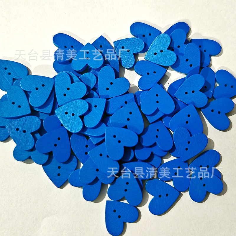 Botones de madera de corazón de melocotón de dos ojos al por mayor Botones de madera en forma de corazón mezclados de colores coloridos Botones de dibujos animados de amor de bricolaje hechos a mano