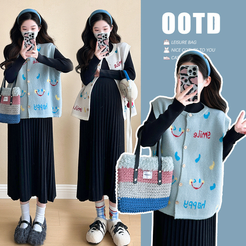 Real Shot~ Pregnant Women's New Autumn and Winter Internet Celebrity Korean Fashion Age-Reducing Smiley Vest + Bottoming Pleated Sweater Skirt Suit Real Shot~ Pregnant Women's New Autumn and Winter Internet Celebrity Korean Fashion Age-Reducing Smiley Vest + Bottoming Pleated Sweater Skirt Suit