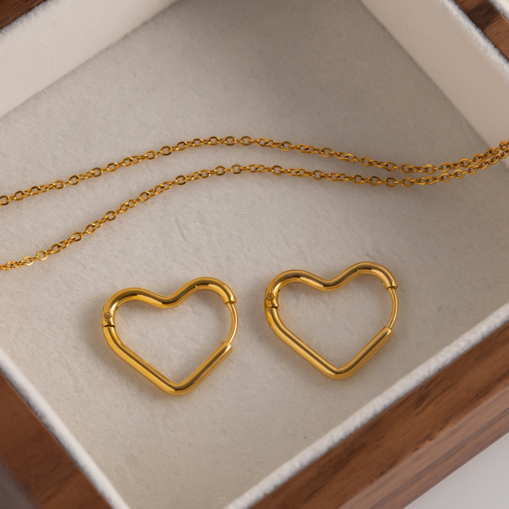 Elegant Heart Earrings - Image 3