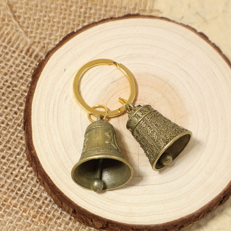 Vintage-style brass keychain with Buddha's Heart Sutra and six-character mantra bell, car keychain, bag pendant, small accessory Vintage-style brass keychain with Buddha's Heart Sutra and six-character mantra bell, car keychain, bag pendant, small accessory