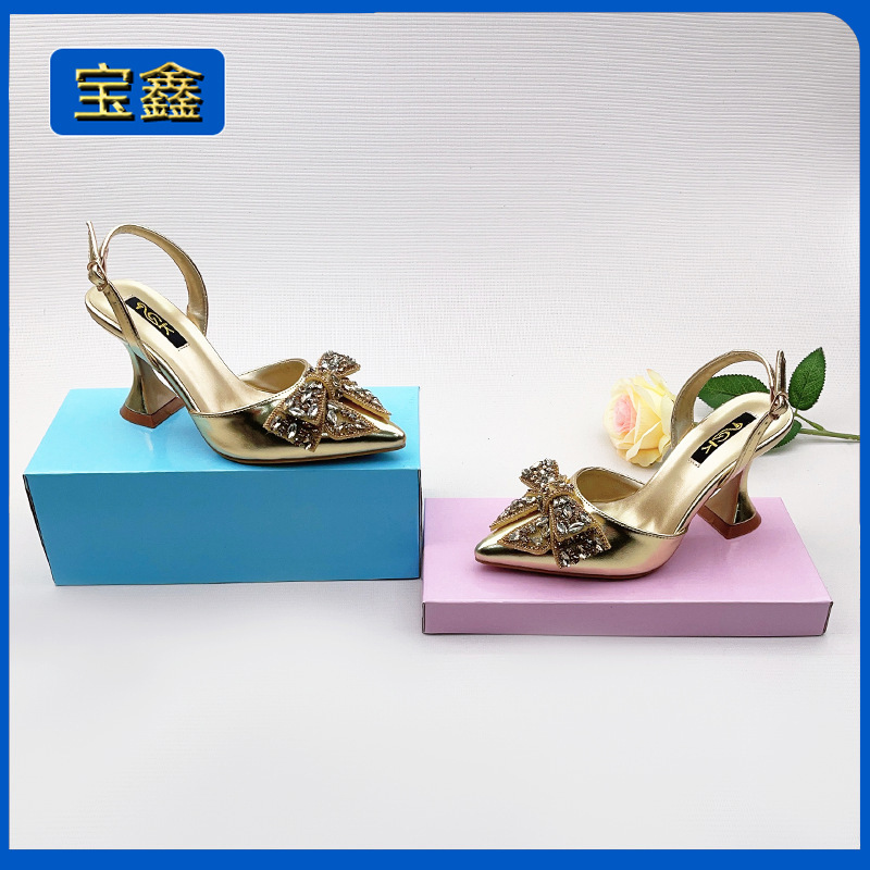 Sandalias de diamantes de imitación hermanas reales europeas y americanas transfronterizas para mujer 2025 nuevo estilo hada plata puntiaguda tacón de aguja zapatos de tacón alto