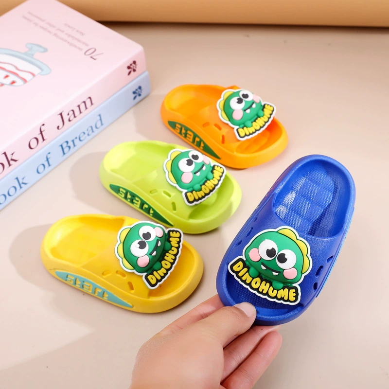 Симпатичные динозавры мультфильм большие и средние дети перетаскивают дома