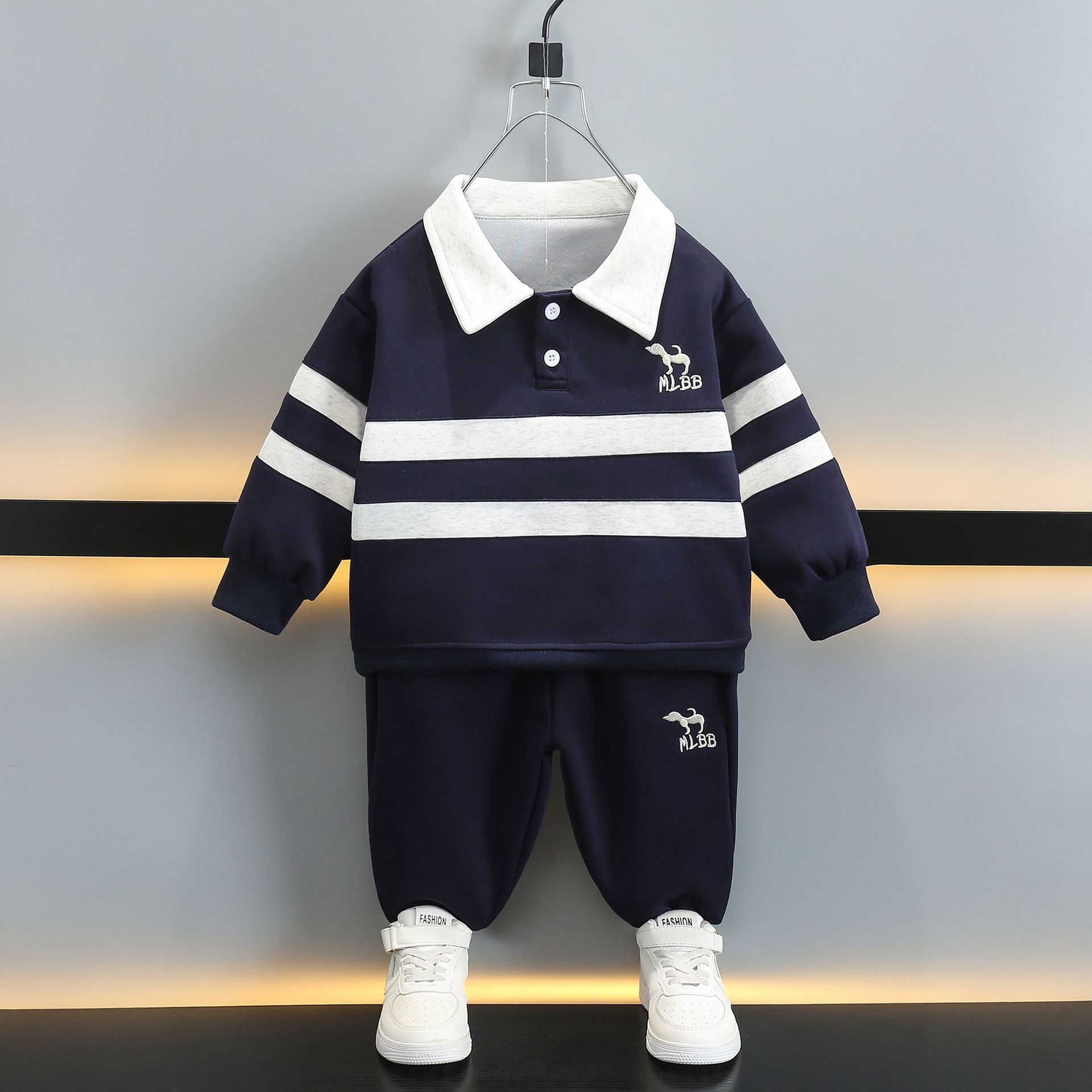 7079 Traje de primavera y otoño para niños 2025 nuevo suéter a rayas para bebés de dos piezas Ropa de moda coreana para niños de moda