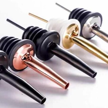New stylish cocktail pouring tool, stainless steel pouring spout, bottle stopper for bar use
