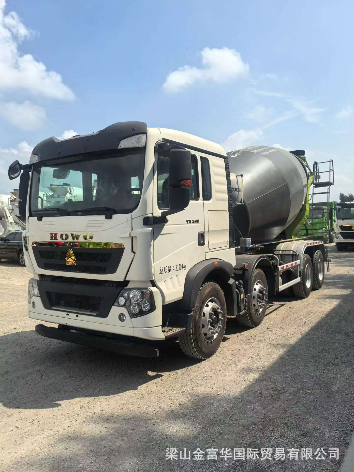 12-cubic-meter HOWO Zoomlion concrete mixer truck, front four and rear eight-wheel Sinotruk HOWO cement mixer tank truck, export model