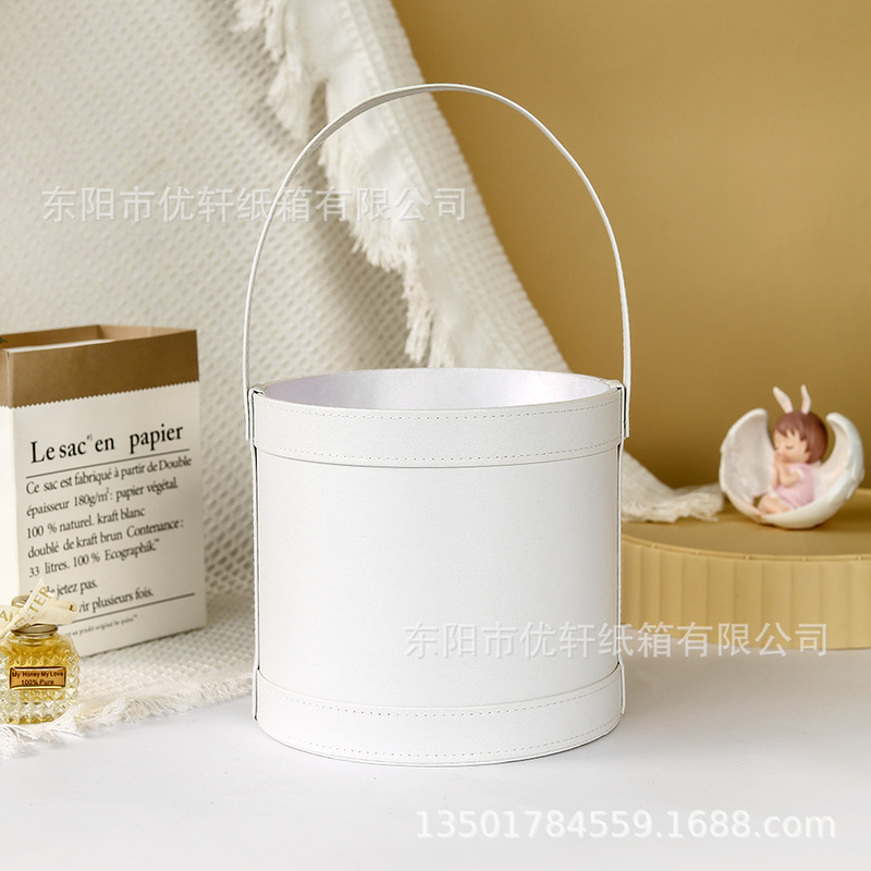 結婚のお土産の皮の桶の円形の喜糖の箱のハイエンドの花嫁の返礼の手提げの花の箱は桶の現物を抱いて卸売りします。|undefined