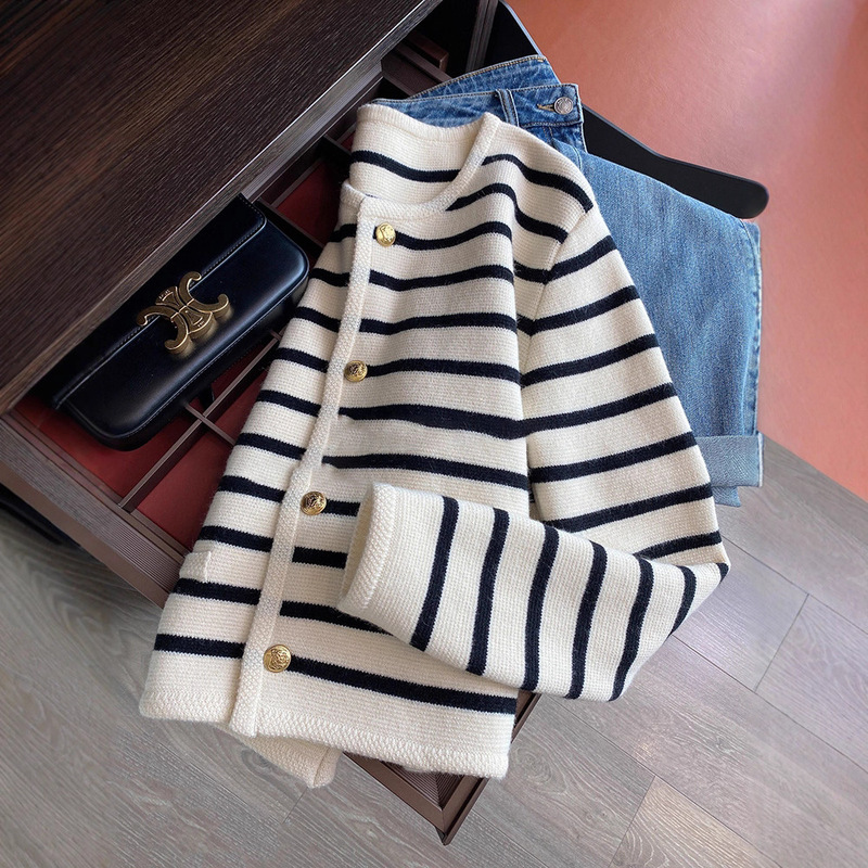 Red and White Contrast Striped Soft Knit Top for Women, 2025 Spring and Autumn New Sweet Youthful Short Sweater