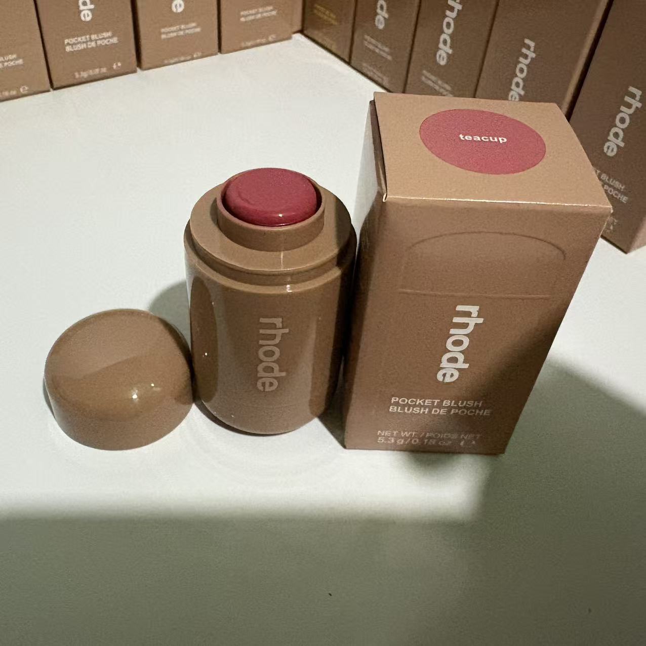 Rhode skin nuevo blush hailey piggy / freckle lips and mejillas blush