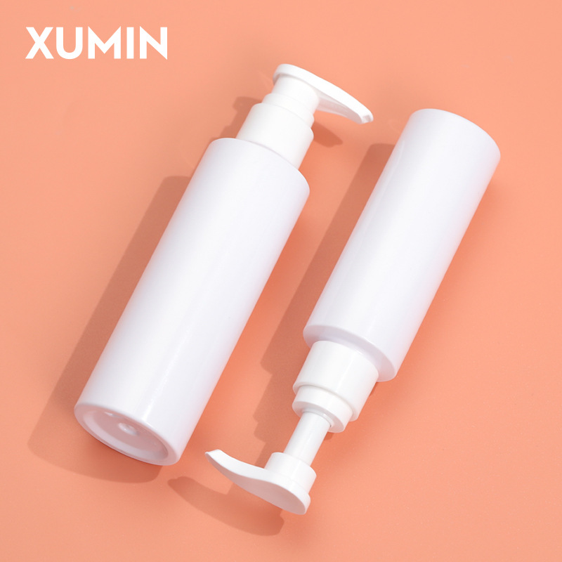 Empaquetado cosmético Xumin hombro plano botella de acondicionador PET 150-200ml botella de champú blanco al por mayor