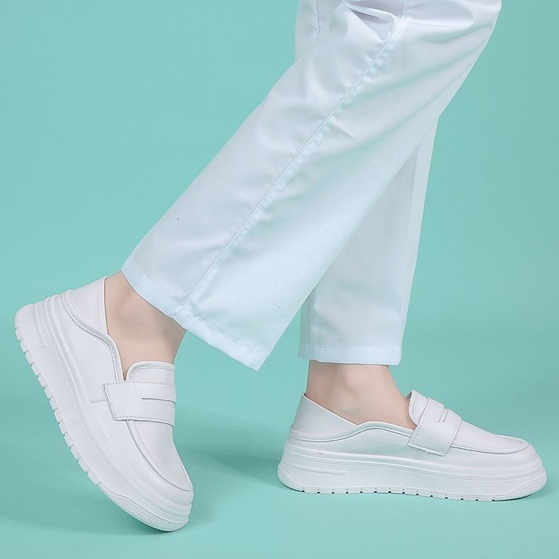 Zapatos de enfermería blancos rojos en línea, suela suave transpirable, antiodor y antideslizante, verano 2024 nuevos zapatos de trabajo médicos de moda