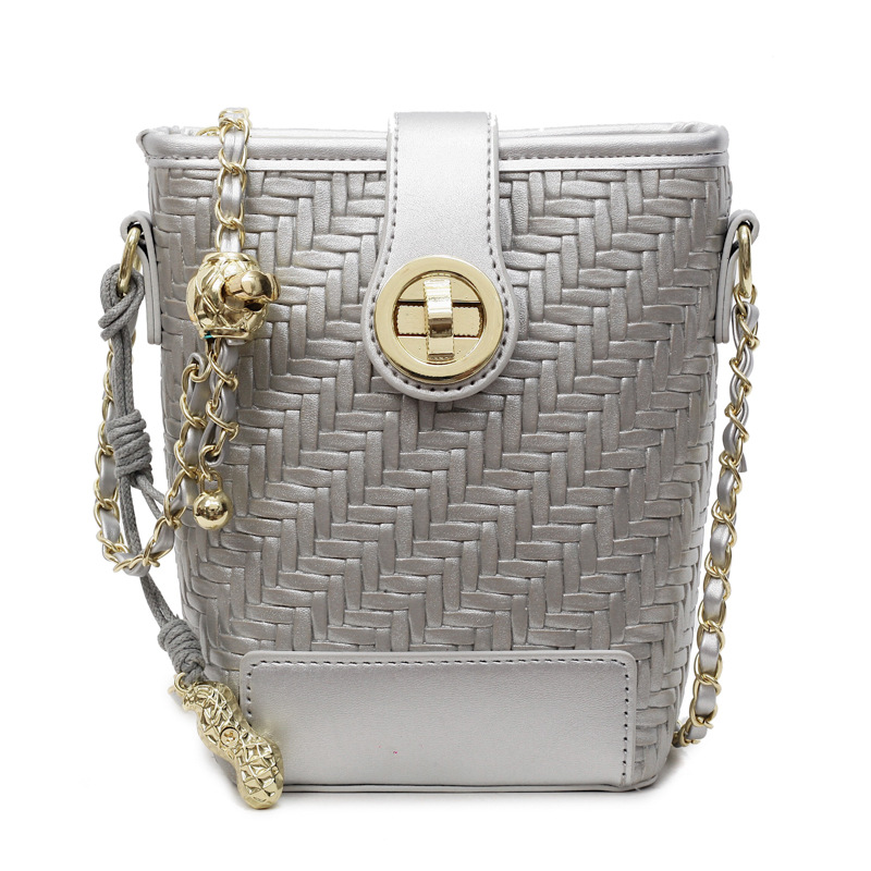 Versión coreana de la bolsa de teléfono móvil Xiaoxiangfeng 2025 nuevo bolso de cadena bolso de hombro tejido retro bolso de mensajero de todo fósforo de moda mujer