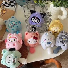 ネットの赤い爆発金のかわいいぬいぐるみの学生のリュックサックのカバンの掛け飾りのぬいぐるみのペンダントのキーホルダーのアクセサリーの卸売り