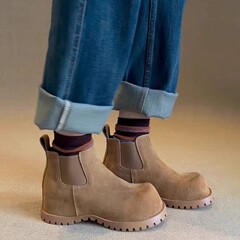 ヨーロッパの商品のレトロなチェルシーの靴の女性の本革の快適な小さい背の中で高くなるショートブーツの厚い底のマーティンの靴の本革のタバコの筒
