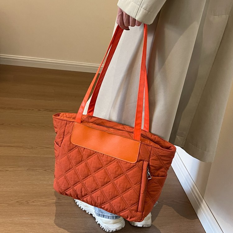 Bolso de moda de gran capacidad 2024 nuevo bolso de todo fósforo bolso de algodón otoño e invierno bolso de mano de un solo hombro