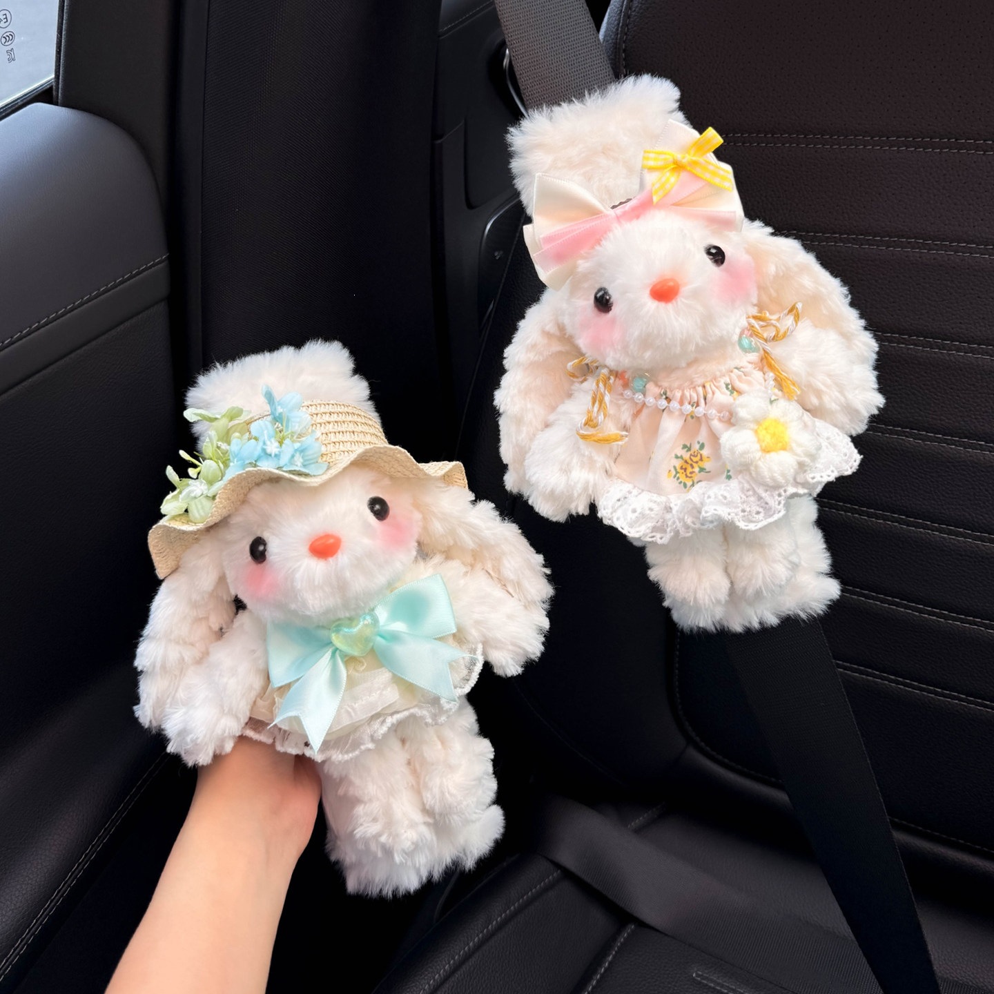 Cute rabbit car seatbelt shoulder pad, seatbelt decoration, anti-abrasion clothing, a pair for couples, high-end feel