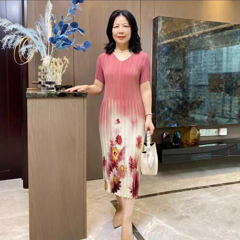 Summer New Style Short-Sleeved Printed Pleated Mid-Length Dress for Middle-Aged Mothers Slim Fit Ice Silk Long Dress for Women