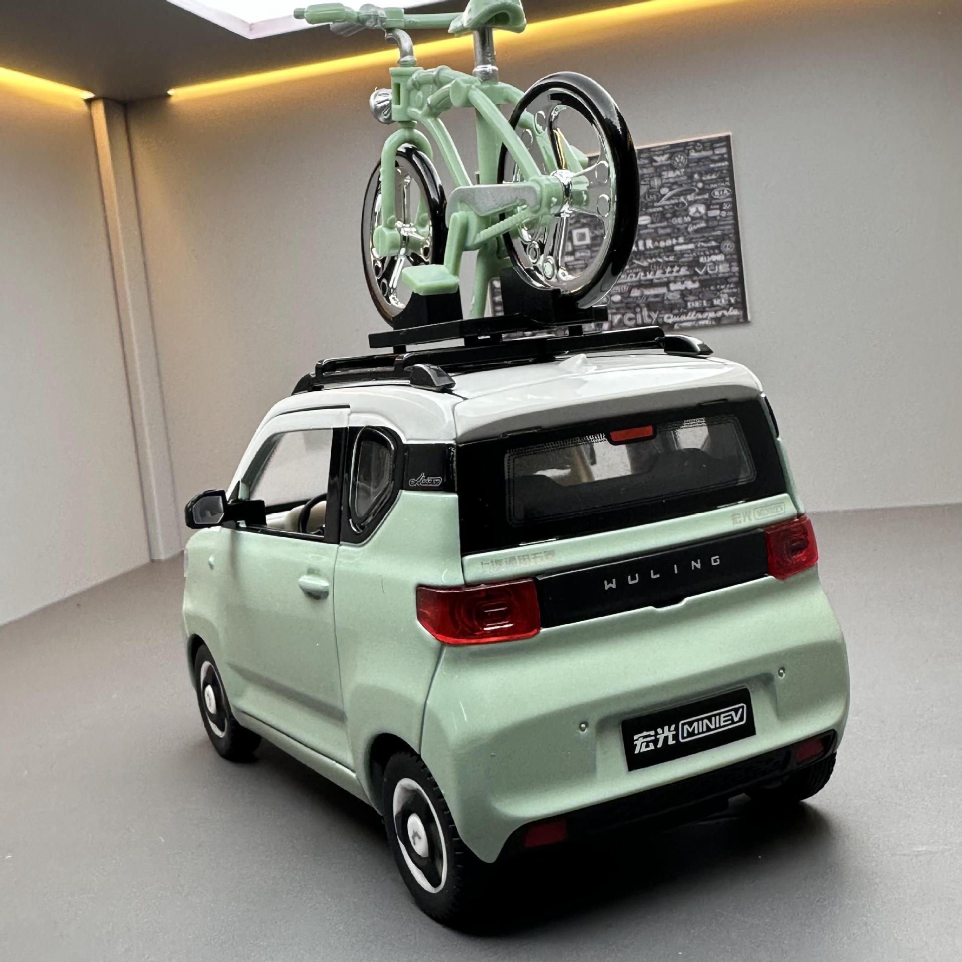 Modelo de coche de aleación de coche 1:24 Wuling Hongguang miniev Tire hacia atrás el sonido y la luz de cuatro puertas niño modelo de juguete adornos