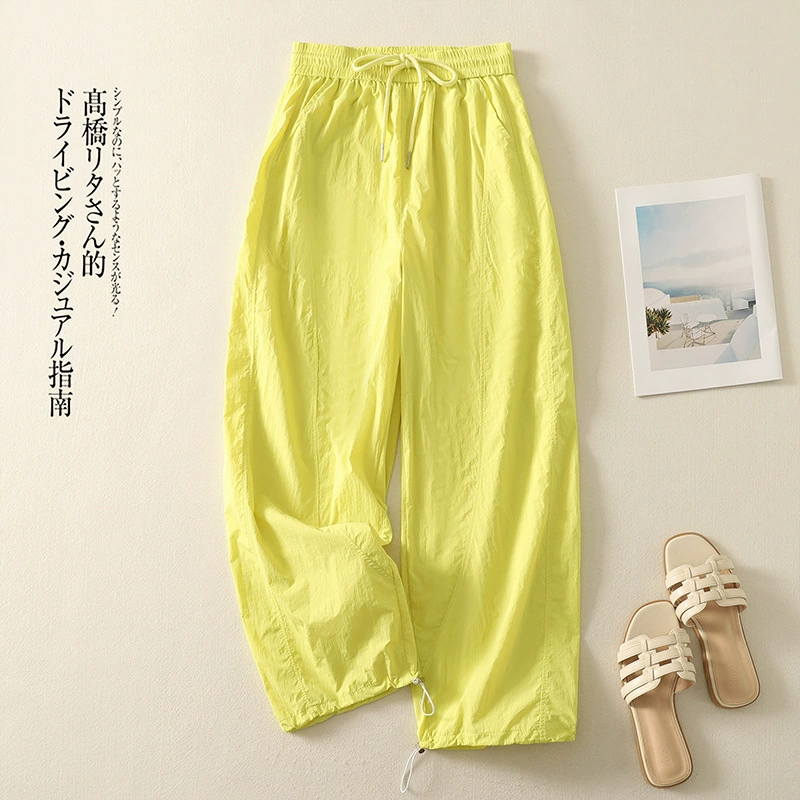 Реальный снимок новых стильных, освежающих и универсальных литературных повседневных свободных утягивающих воздушных брюк 2025 года.