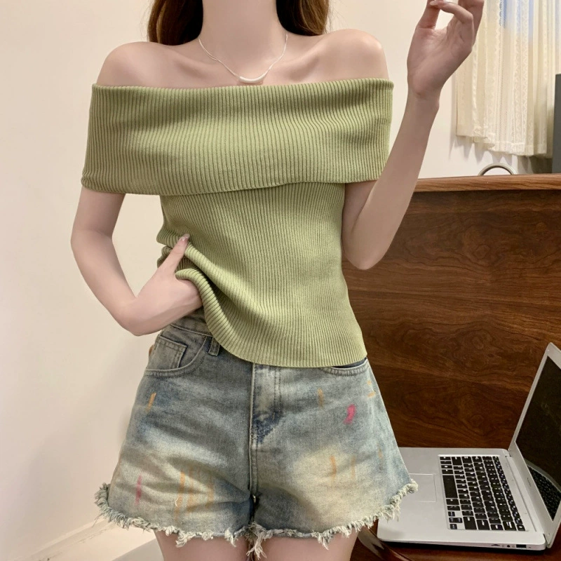 Черный трикотаж на одно плечо для женщин, летний новый сладкий и пряный шикарный утягивающий топ с короткими рукавами.