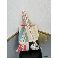 フィンランドの小衆70周年限定の卵の花の肩のひもは配色のキャンバスの包みの大容量のシングル肩の特包の女性をつなぎ合わせます。