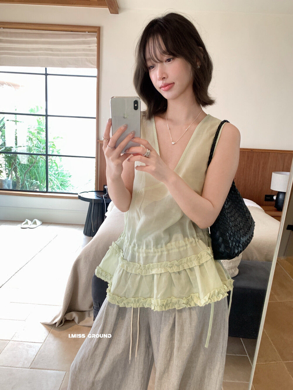 Áo hai dây nữ cổ V phối ren bèo nhún phong cách Hàn Quốc — Xanh nước biển, trắng ngà, Dưa lưới, Hồng cam chi tiết 7