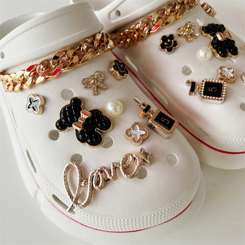 Cross-border adaptation of Cros Crocs Cute Bear Flower Chain DIY Removable Garden Shoes Shoe Buckle Shoe Flower Cover