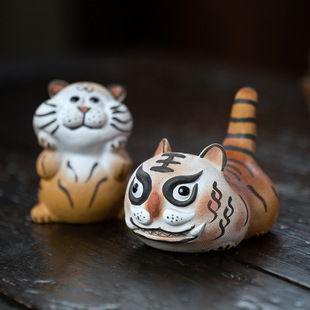 Purple sand tea pet tiger decoration Zodiac napping mud painting cute Tiger Lucky Tea play tea set accessories can raise tea play wholesale