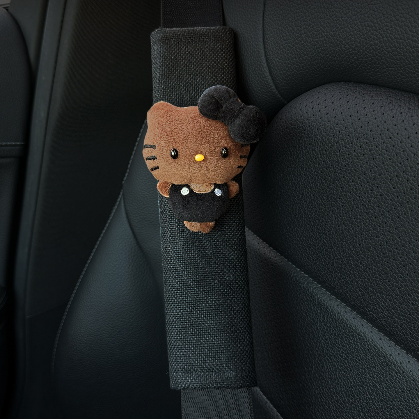 Cute KT cat plush car seatbelt shoulder pad, child anti-neck-strangling safety belt protector, couple set for women