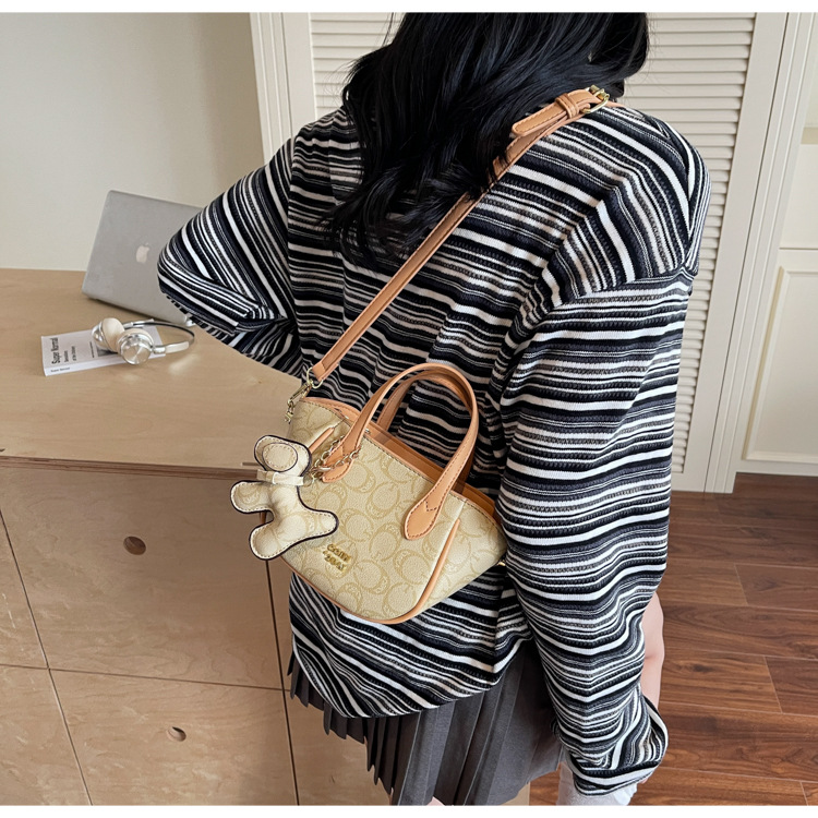 A high-end retro printed bucket bag for summer 2025, a trendy and versatile crossbody bag for women undefined