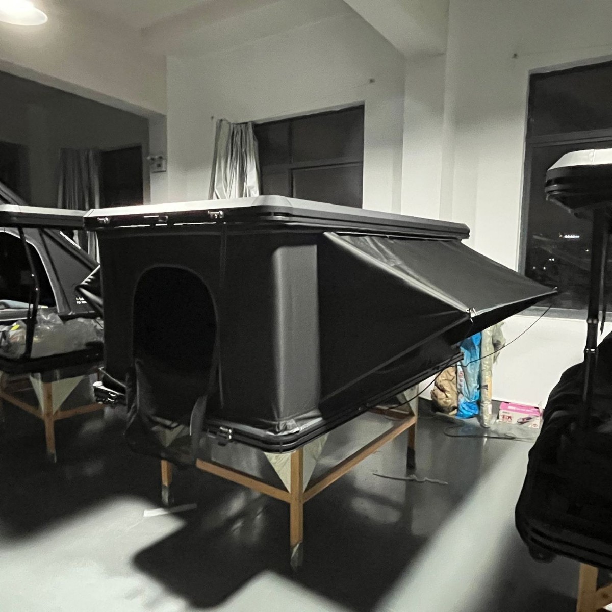 Techo duro delgado de aleación de aluminio elevación vertical de un botón de velocidad carrocería tienda de campaña