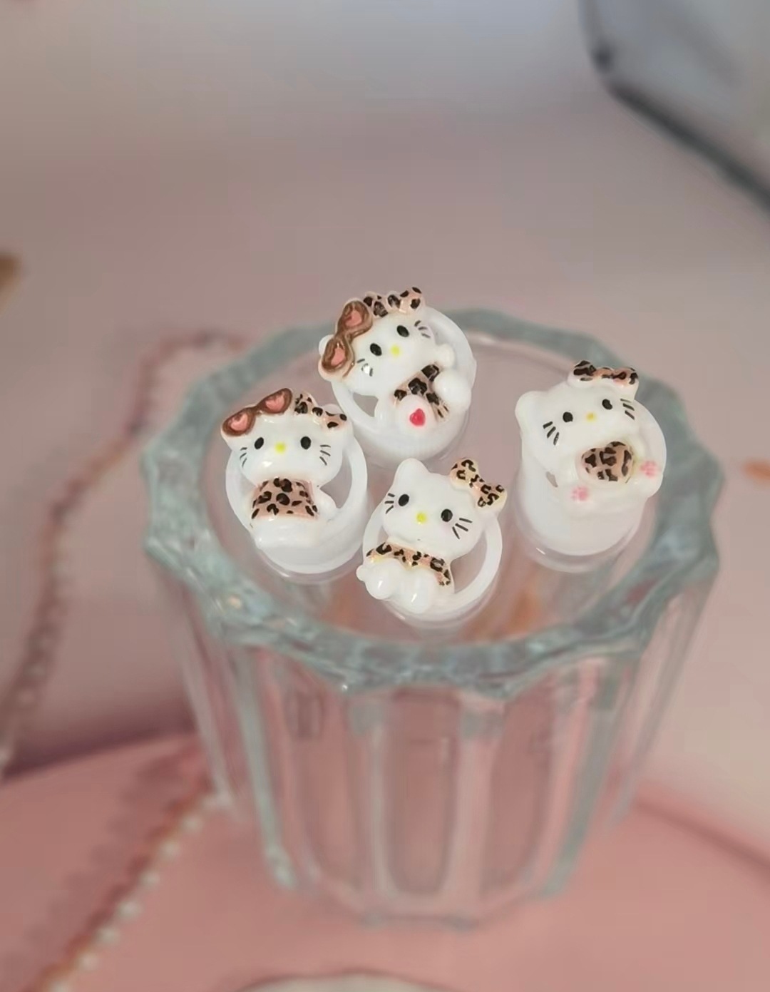 Eyelash Brush (Hello Kitty) Cartoon Mascara Wand, 11.3 cm, assorted character toppers