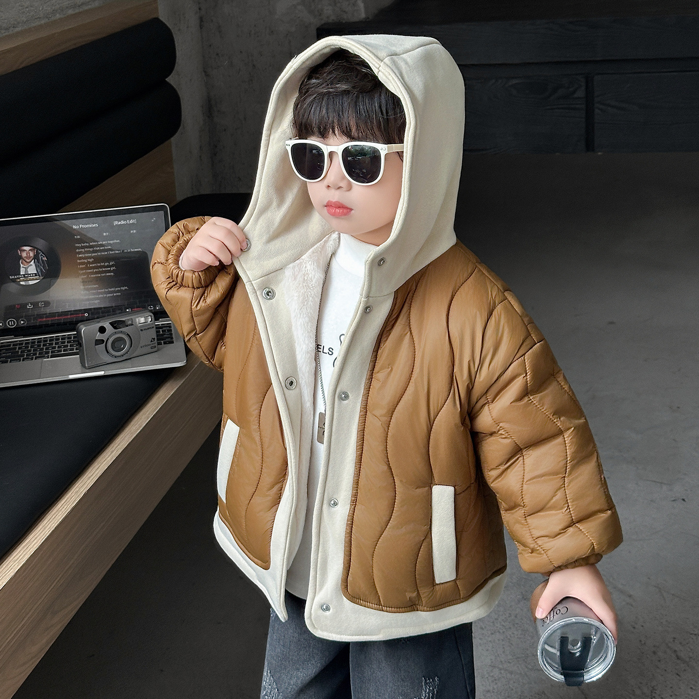Boys' wavy quilted cotton-padded jacket, new winter style, warm, cold-resistant, windproof, versatile, comfortable and trendy.