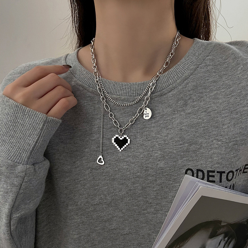 Korean Retro Heart Dyed Black Stacked Thollow Design English Collarbone Chain Female display picture 2