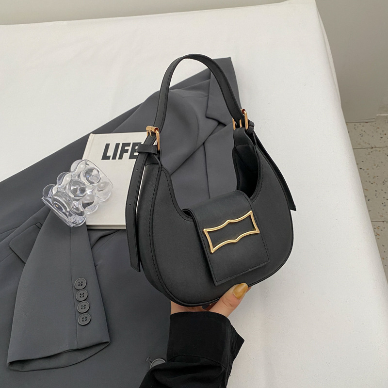 Temperamento simple y de moda 2024 color sólido primavera ocio popular de este año, estilo occidental, bolso portátil de un solo hombro y axila