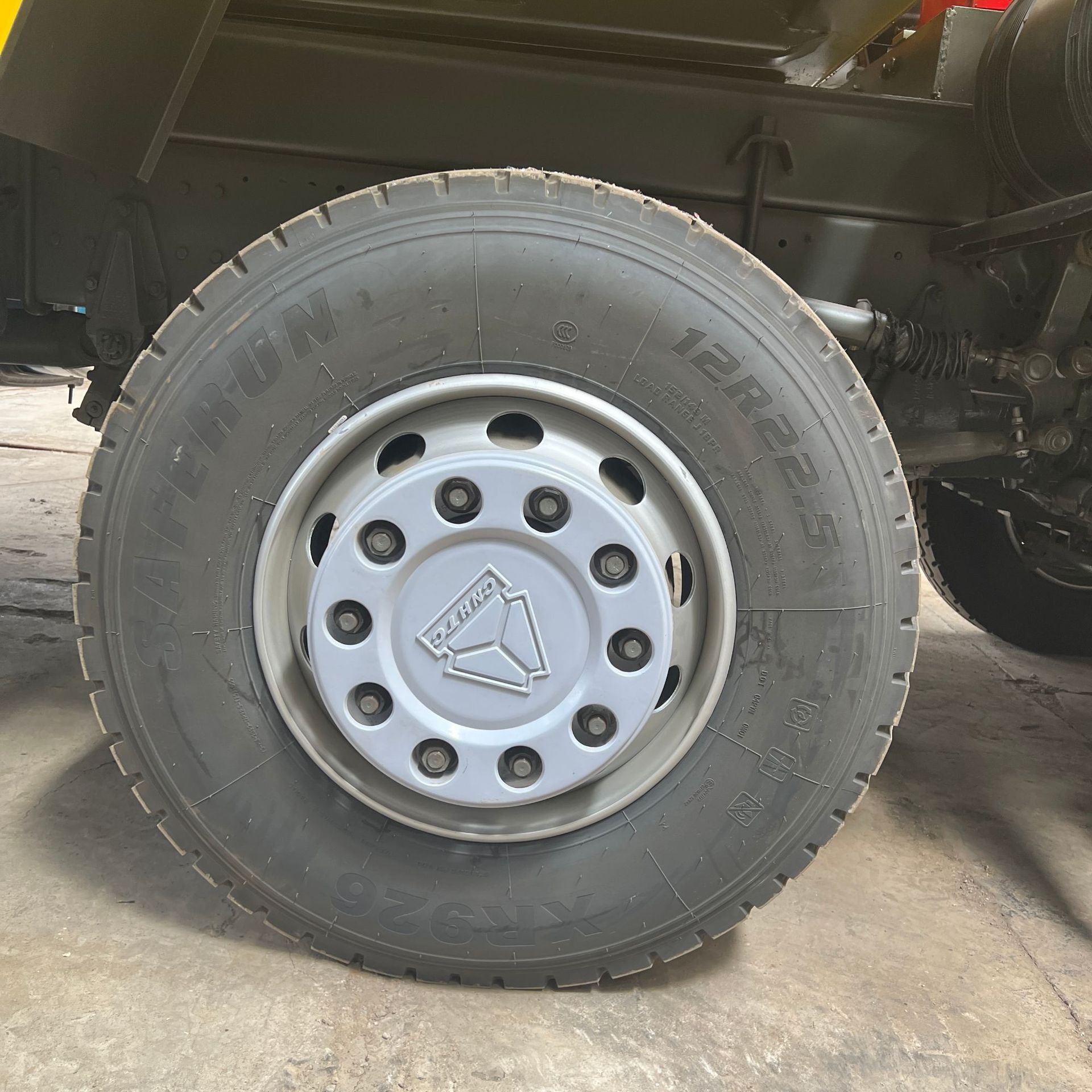Exported to Africa and Central Asia: Sinotruk Howo Nx8X4 Dump Truck, 10-Wheel Earthmoving Dump Truck, Front Four Rear Eight