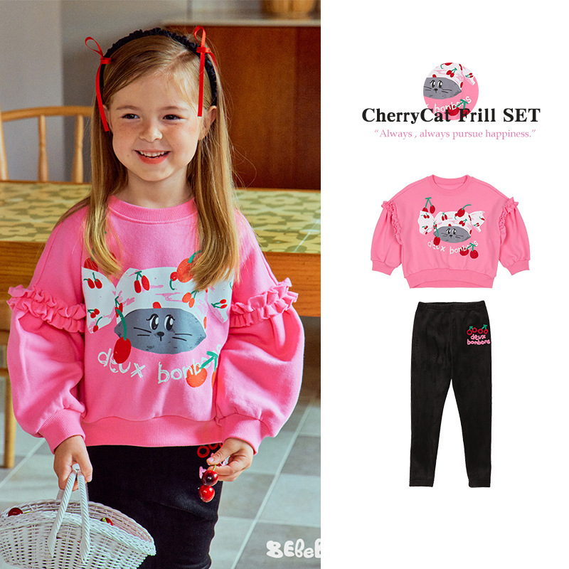 In-Stock Bebe Autumn New Girls' Casual Outfit Set for Toddlers and Young Children, Featuring a Cat and Cherry Print Sweatshirt and Leggings Two-Piece Set In-Stock Bebe Autumn New Girls' Casual Outfit Set for Toddlers and Young Children, Featuring a Cat and Cherry Print Sweatshirt and Leggings Two-Piece Set